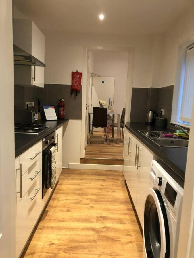 Lovely 4-Bed House In Anfield All En-Suite Liverpool Bagian luar foto